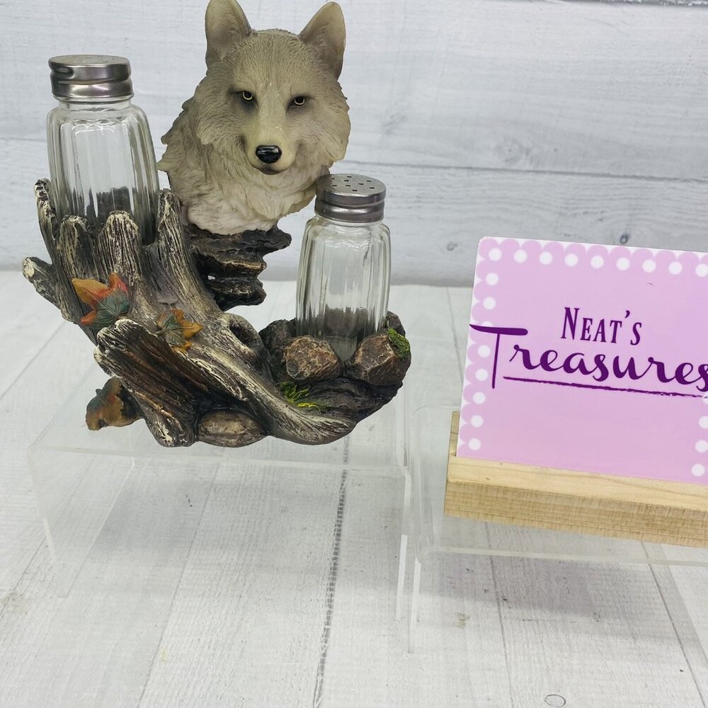 DWK 2011 Animal  Gray Wolf Leaves  Resin Holder w Salt And Pepper Shaker Set 3